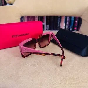 Salvatore Ferragamo Tortoiseshell and Pink Sunglasses Salvatore Ferragamo Vintage Gancini Logo Sunglasses  main image 4